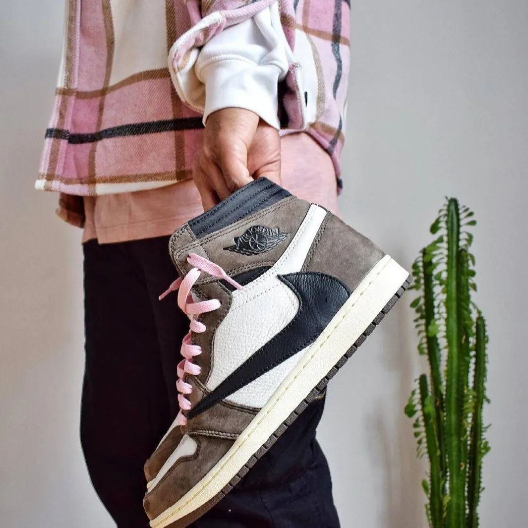 NIKE AIR JORDAN RETRO 1 TRAVIS SCOTT First Copy